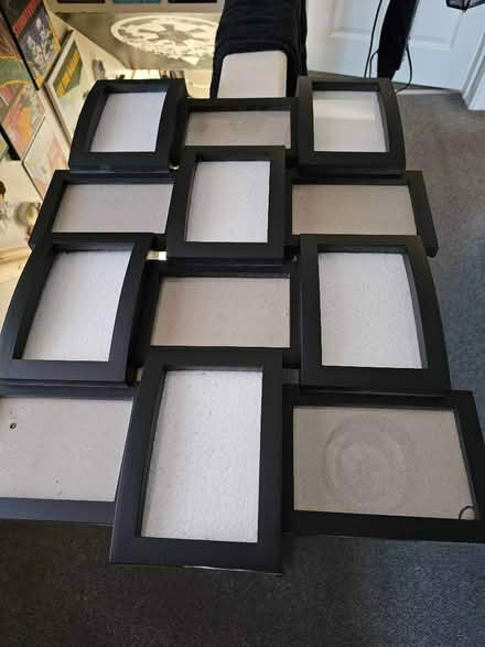 Photo of free 12 photo picture frame (St. Georges TF2) #1