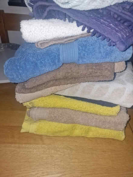 Photo of free Towels and bathmats (cheshunt EN8) #1