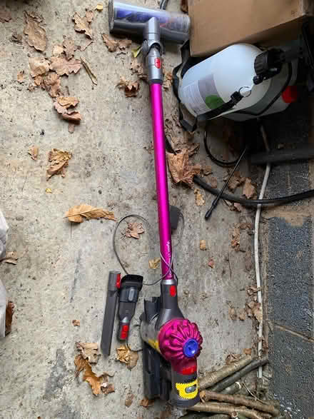 Photo of free Dyson V7 Cordless Vacuum Cleaner (Sevenoaks TN13) #1