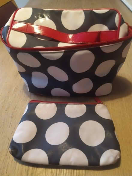 Photo of free Wash bag and matching make up bag (Harrogate HG2) #1