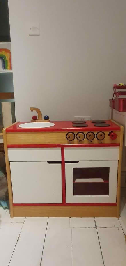 Photo of free kids play kitchen (Banner Cross S11) #2