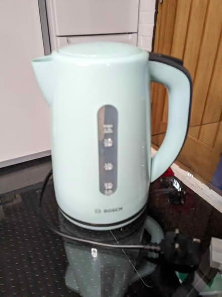 Photo of free Kettle & Tea pot (Frimley Green GU16) #3