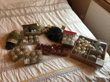 Photo of free Christmas decorations (Kempshott Rise) #1