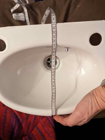 Photo of free Small wash basin white (HA6 Northwood) #4