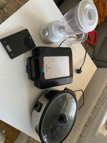 Photo of free Blender, sandwich toaster, slow cooker, electronic scale (Chingford E4) #1