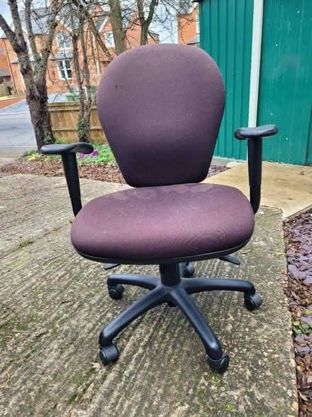 Photo of free large office swivel chair (Sandford OX4) #2