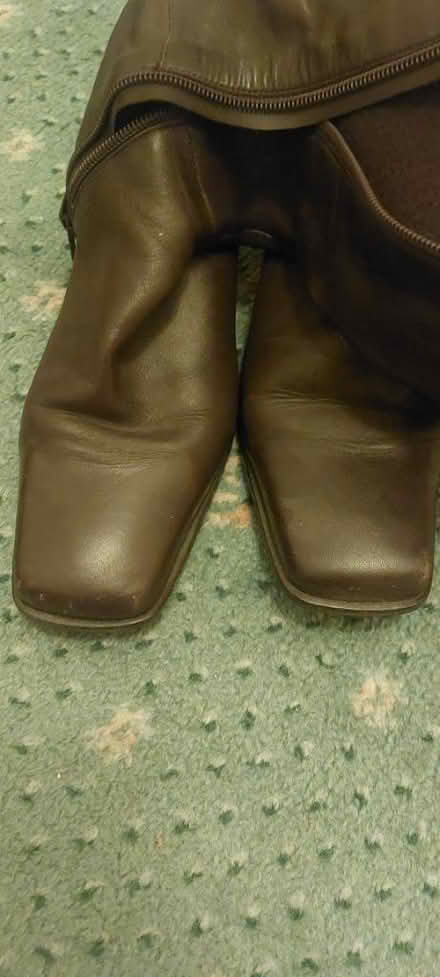 Photo of free Women boot Size 6 (New Addington) #1