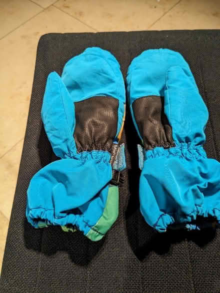 Photo of free Kid's mittens 7-8 yrs old (Springfield CM2) #1
