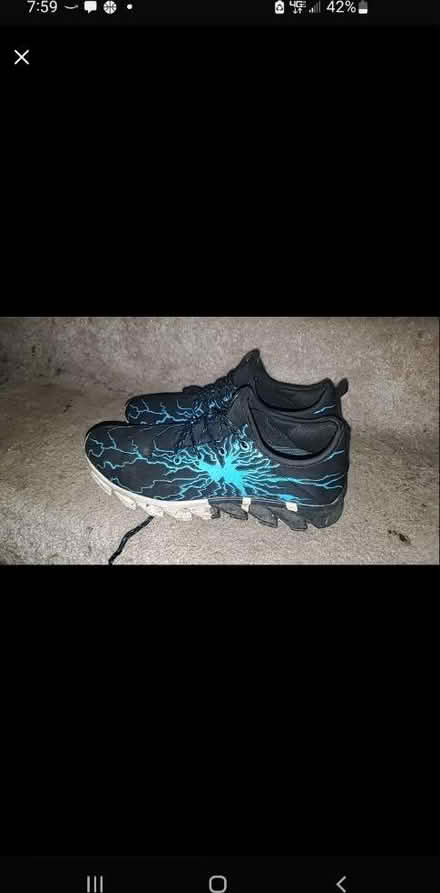 Photo of free Tennis Shoes - like new (Mount Carmel) #1