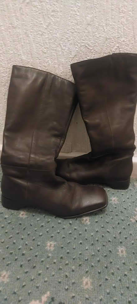 Photo of free Women boot Size 6 (New Addington) #3