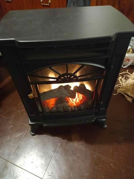 Photo of free electric fire Place heater (Smiths Estate OX28) #1