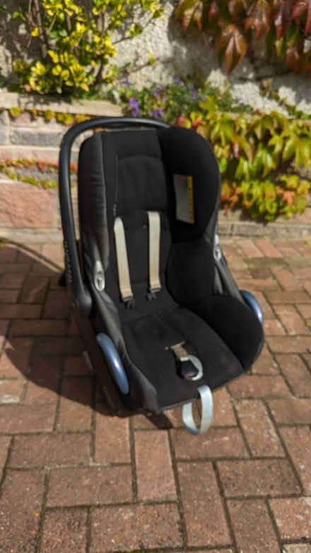 Photo of free Infant (group 0?) rear-facing car seat with base (Carrick Knowe EH12) #2