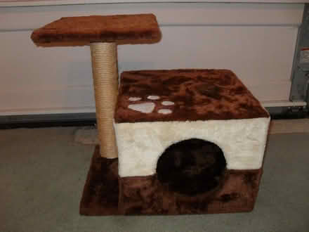 Photo of free Cat den scratching post (BA15 Centre Bradford on Avon) #1