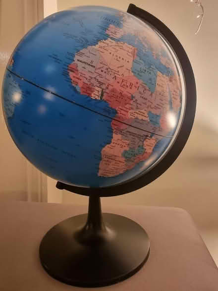 Photo of free World globe (Lewisham SE13) #1