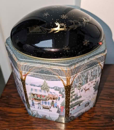 Photo of free Musical biscuit tin (Sheet GU32) #1