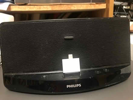 Photo of free Philips iPod dock (Winston Churchill/QEW) #1