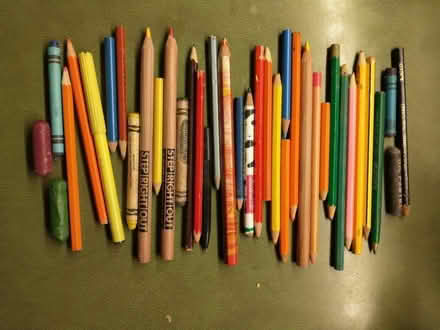 Photo of free A bunch of coloured pencils and crayons (Dane Hills LE3) #1