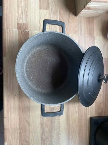 Photo of free Cooking pot (Mitcham CR4) #2