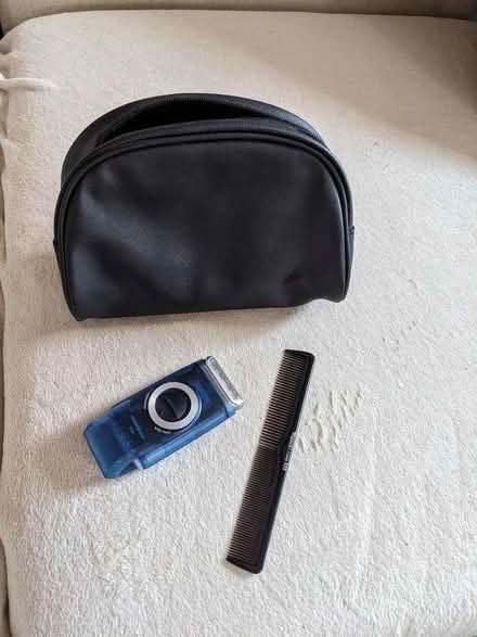Photo of free Men's travel shaver, wash bag & comb (Spinningfields M3) #1