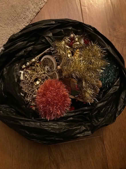 Photo of free 3ft pre-lit Christmas tree (Smallwood B98) #1