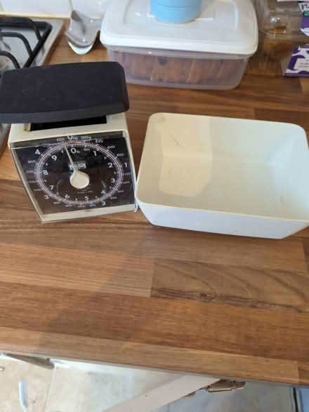 Photo of free Kitchen scales (Kennington SE11) #2