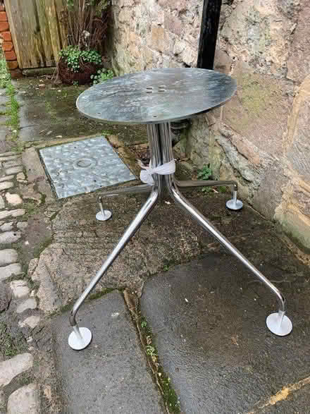Photo of free 6 person dining table (DE4 - Waterloo Road) #1