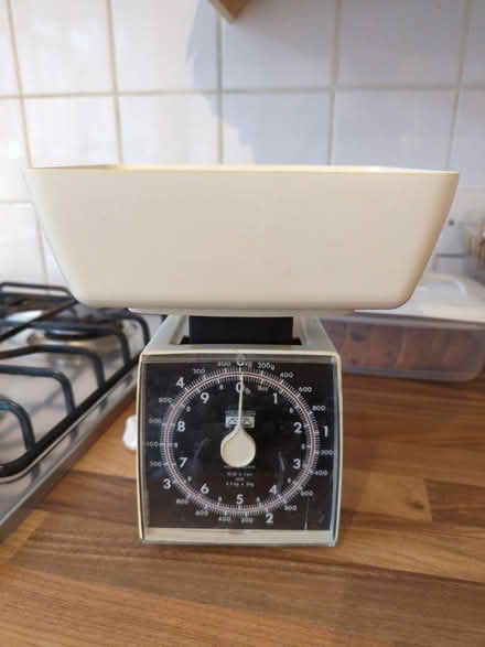 Photo of free Kitchen scales (Kennington SE11) #1