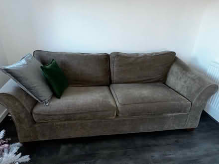 Photo of free sofa set (Knotty Ash L14) #3
