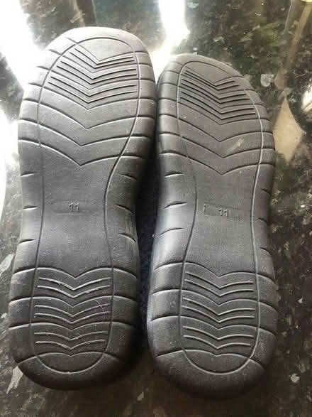 Photo of free Men’s size 11 slippers (SY2) #3