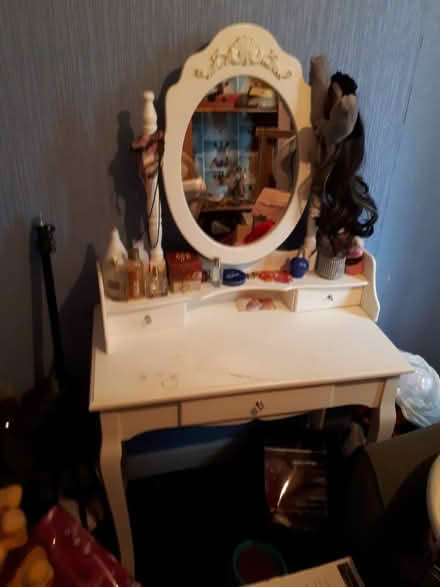 Photo of free Makeup table (Offerton SK2) #2