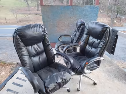Photo of free leather office chairs (East stroudsburg) #1
