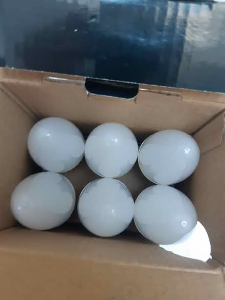 Photo of free Led warm white bulbs 470 lumens (SN15) #2