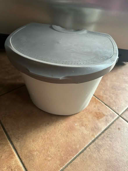Photo of free Kitchen recycling bin (Mississauga/ Streetsville) #1