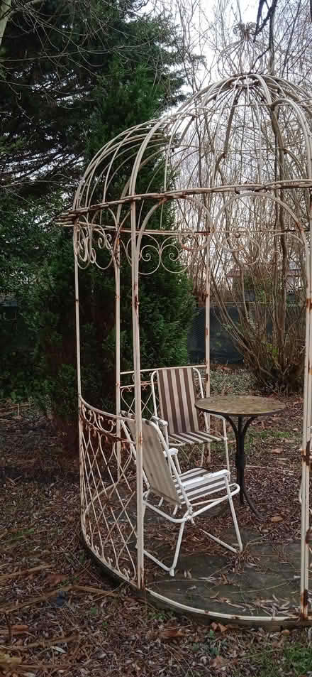 Photo of free Circular metal pergola (Standerwick BA11) #1