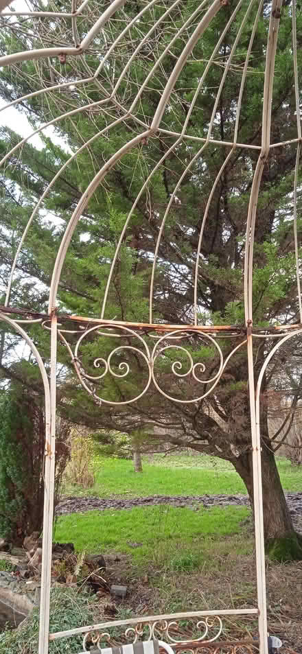 Photo of free Circular metal pergola (Standerwick BA11) #4