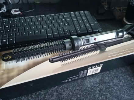 Photo of free revlon ceramic hot brush (Whitnash CV31) #1