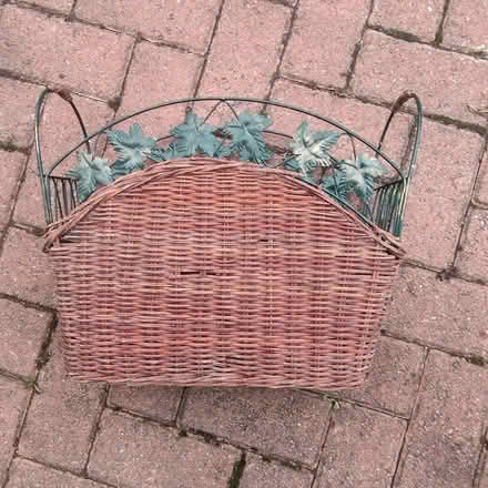 Photo of free Magazine basket (Morden SM4) #2