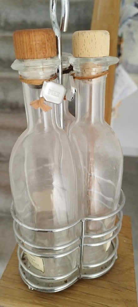 Photo of free oil and vinegar bottles (Morden SM4) #1