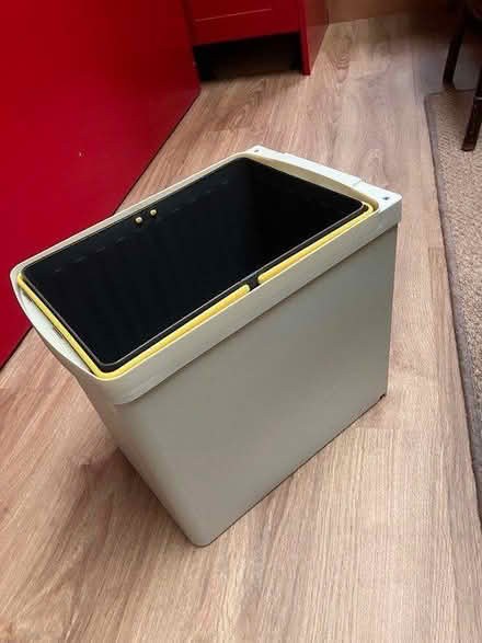 Photo of free Waste Bin for kitchen cabinet (Plumstead Common SE18) #3