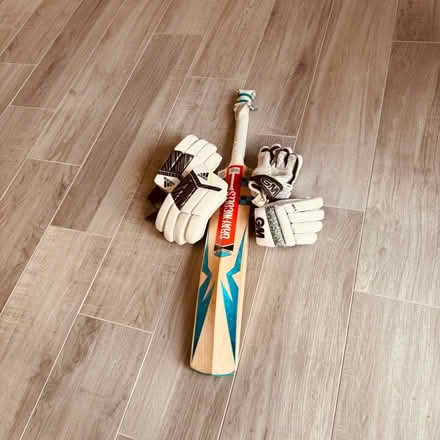 Photo of free Cricket bat, 2x gloves collect toda (Hampton Hill TW12) #1