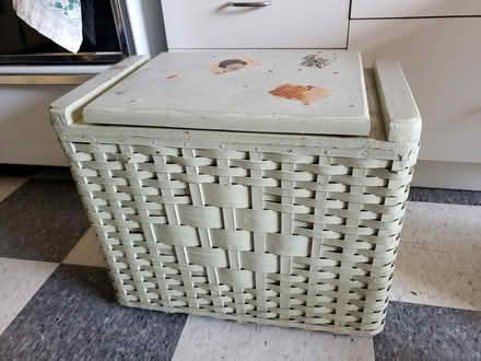 Photo of free small vintage hamper (Riverdale) #1