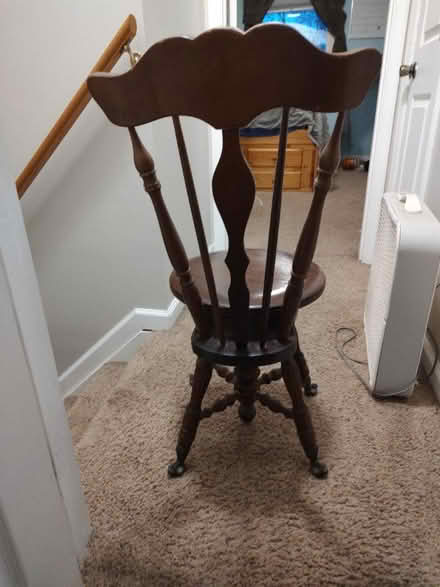 Photo of free Vintage piano stool (Odenton, near Odenton Elem) #2