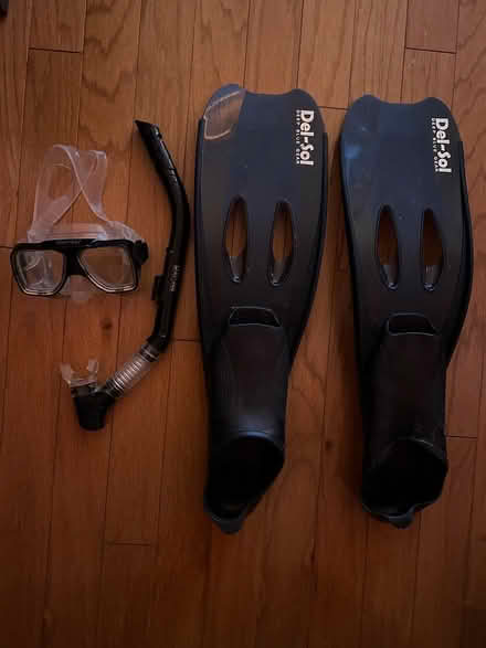 Photo of free Del Sol snorkel mask and fins (East Harlem, above 125th St) #1