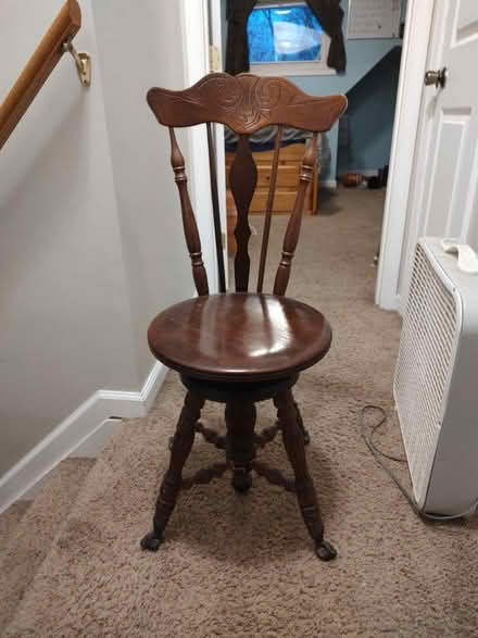 Photo of free Vintage piano stool (Odenton, near Odenton Elem) #1