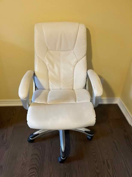 Photo of free White office chair (Southwest Oakville) #1