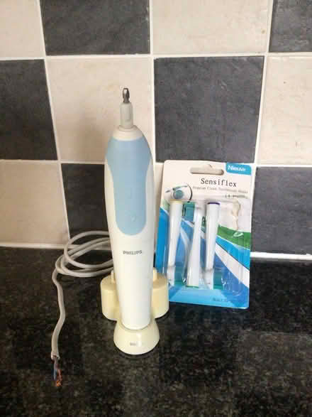 Photo of free Philips Rechargeable tooth brush (Worcs WR5) #1