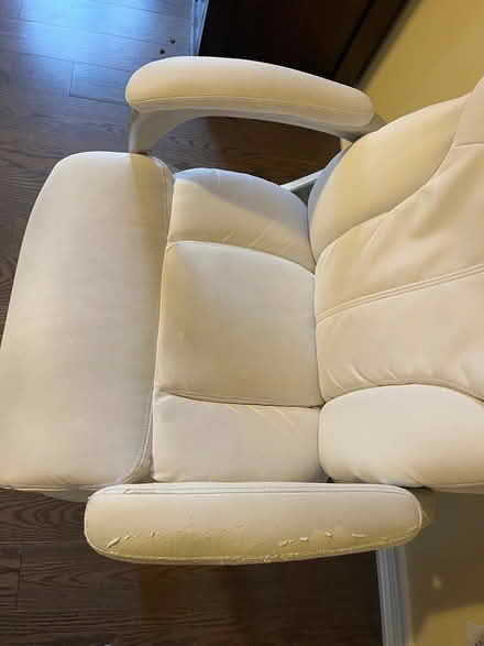 Photo of free White office chair (Southwest Oakville) #2
