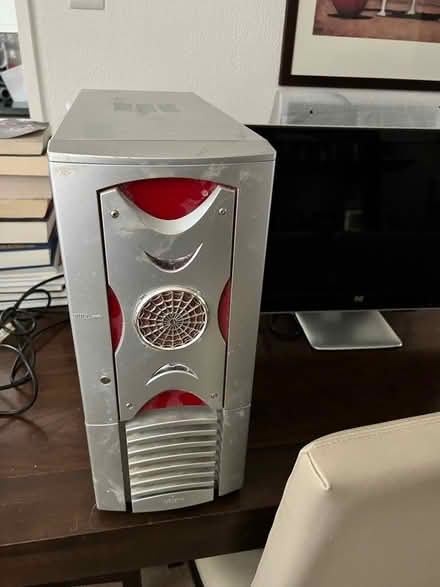 Photo of free Desktop +! 2 monitors (Stevenage SG1) #1