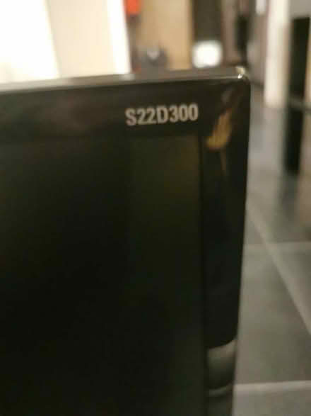 Photo of free Samsung 22" Monitor (Fareham PO15) #3