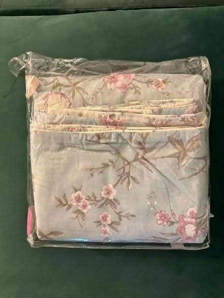 Photo of free Floral double duvet (Carshalton SM5) #2